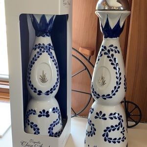 COPY - Gorgeous ceramic Clase Azul empty.